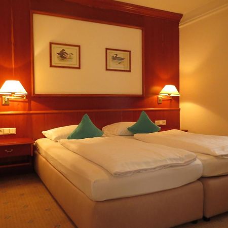 Park Hotel Am Schloss Ettringen  Ngoại thất bức ảnh