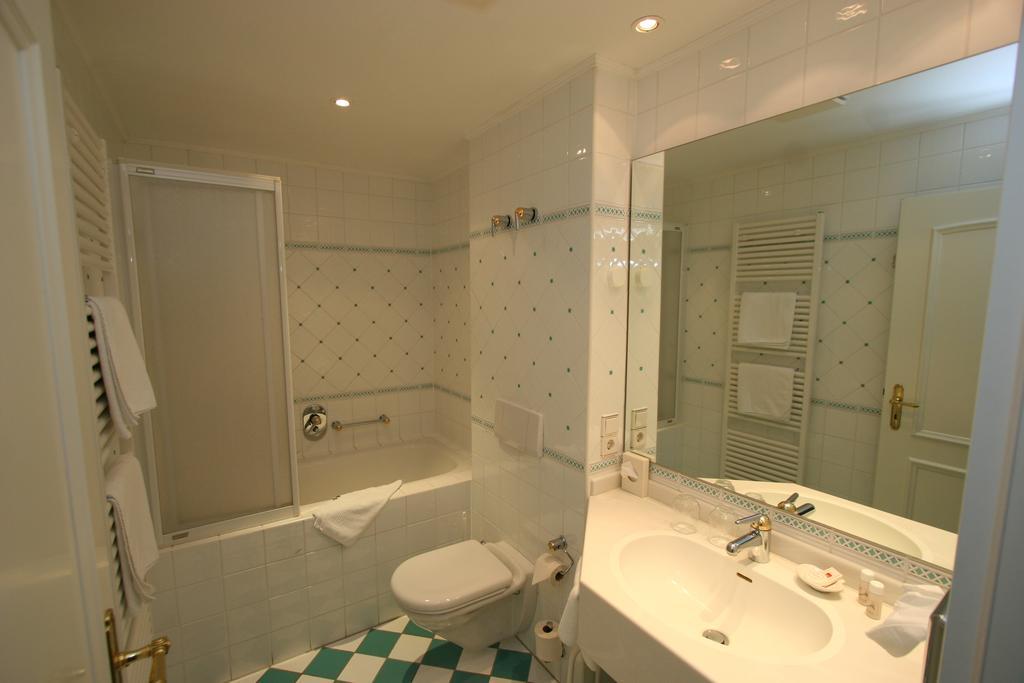 Park Hotel Am Schloss Ettringen  Phòng bức ảnh