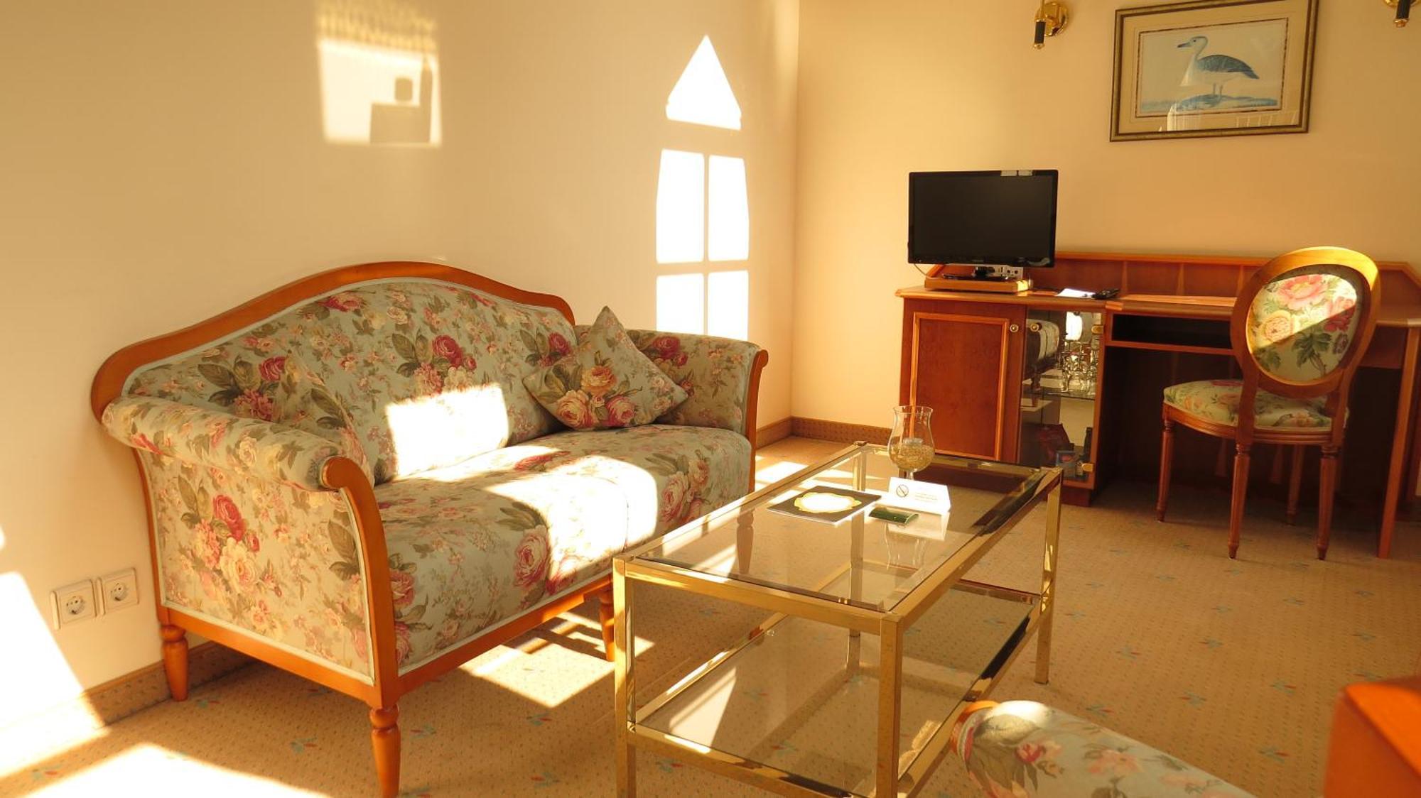 Park Hotel Am Schloss Ettringen  Ngoại thất bức ảnh