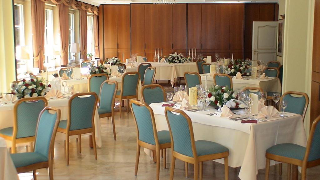 Park Hotel Am Schloss Ettringen  Ngoại thất bức ảnh